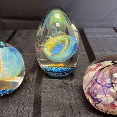 Ct832 blown glass paperweights set of 3