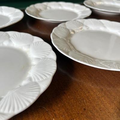 8 saucers 