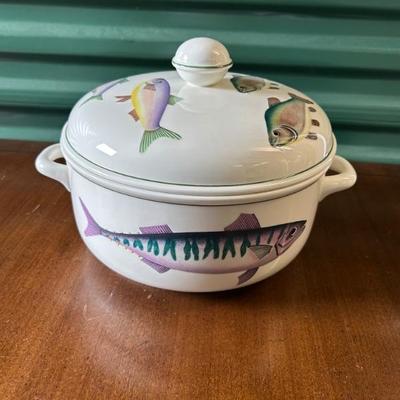 Large Villeroy & Boch Bouillabaisse pattern porcelain tureen.