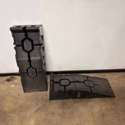 (2) Rhino Vehicle Ramps
