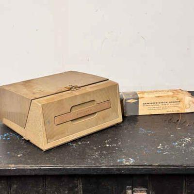 Sawyer 500R Slide Projector With Stack Loader
