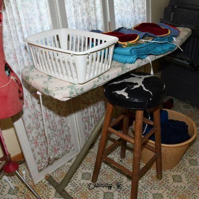 7 laundry room 46)