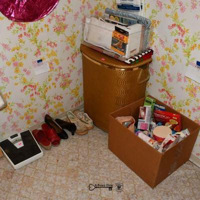 Bedroom a bathroom 18)