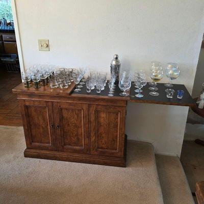 Vintage Henredon "Artefacts" flip top bar