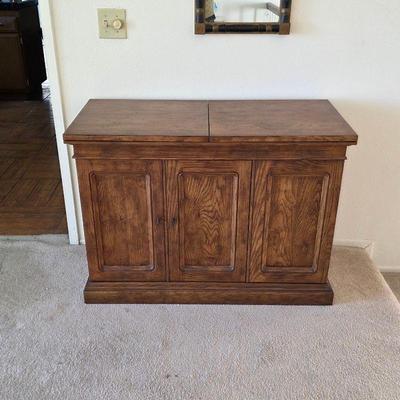 Vintage Henredon "Artefacts" flip top bar