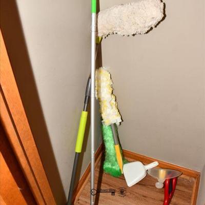 737 laundry room