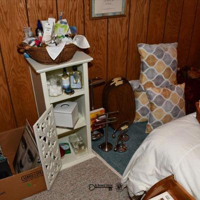 687 basement bedroom