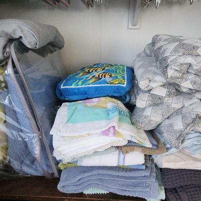 PPE197 - Assorted Linens and Towels 