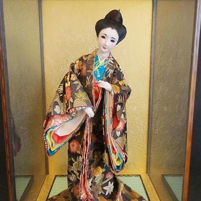 PPE142 - Ryukyu Doll with Glass Case 
