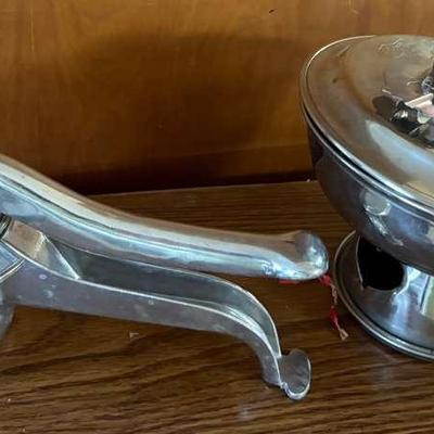 PPE257 Vintage Metal Citrus Juicer and Hot Pot 