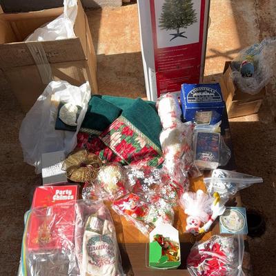 PPE339 Mystery Lot Christmas Decor