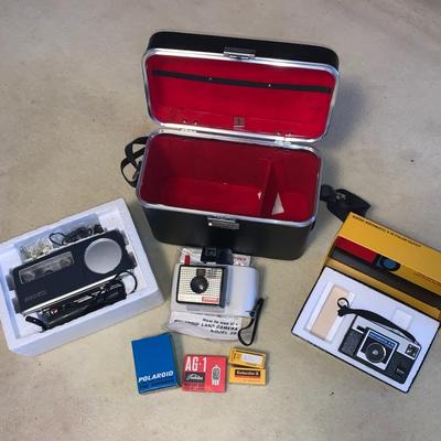 PPE094 Vintage Cameras and Tape-Recorder