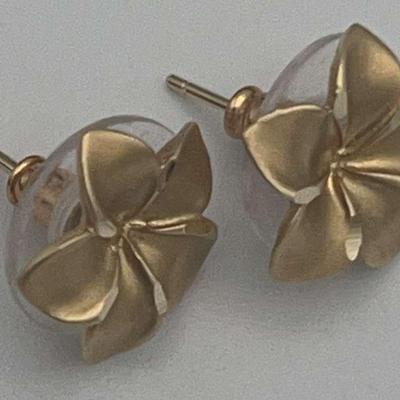 PPE402-Pair of 14k Gold Plumeria Earrings 