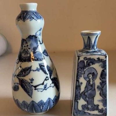 PPE127 Vintage Blue and White Vases