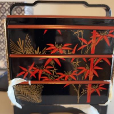 PPE207 Vintage Black Lacquer Stacked Food Box