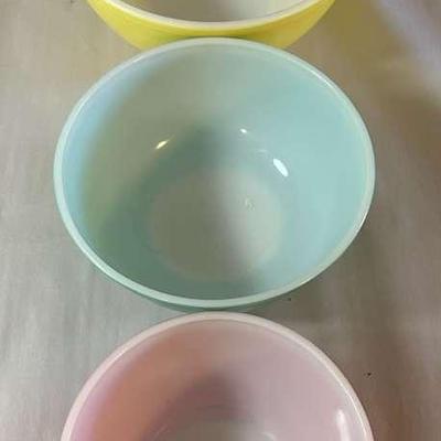 PPE117- Vintage 1940’s Pyrex Primary Mixing Bowl Set