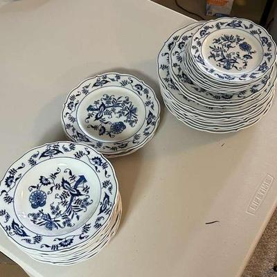 PPE130- Set of Vintage Blue Danube Porcelain Plates 