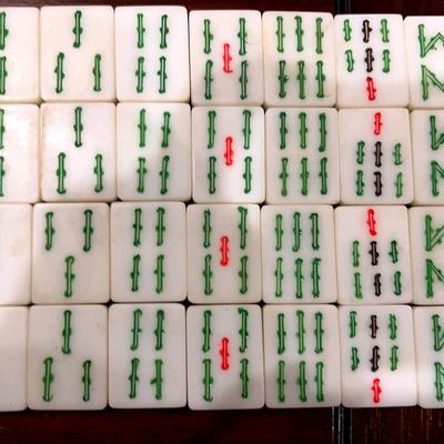 Vintage Mahjong Set With 143 Tiles