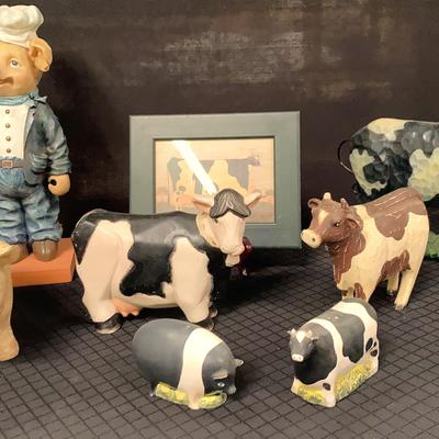 Cow & Pig Decor With Salt & Pepper Shakers