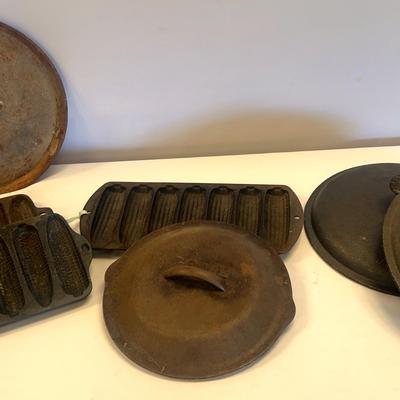 3 Vintage Cast Iron Cornbread Pan & Self Basting/Cast Iron Lids 