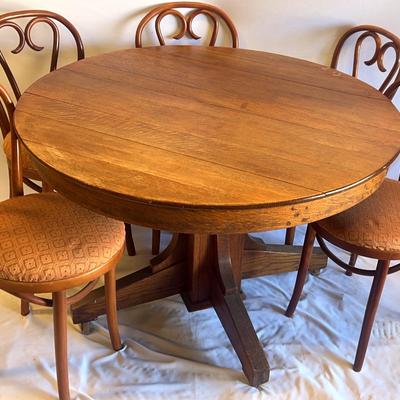 Mission Style Round Quartersawn Table W/6 Bentwood Cafe Chairs 