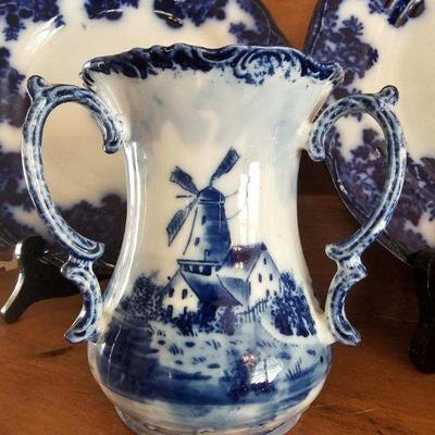 Windmill pattern handle vase