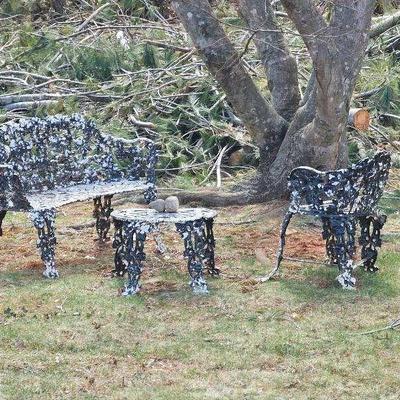 Nice old-timey wrought-iron patio / garden set