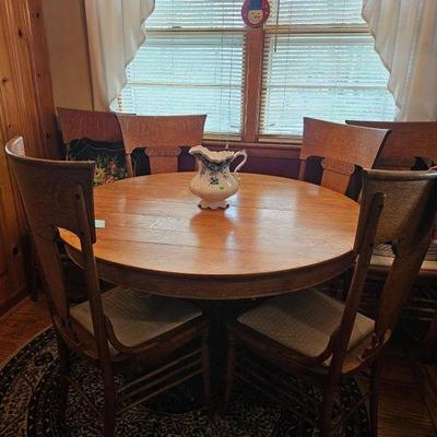 Solid oak round kitchen / dining room table