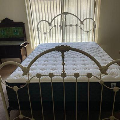 SKU B11 FIRM QUEEN MATTRESS AND HEADBOARD.  MATCHING HEADBOARD/FOOTBOARD TO ORIGINAL BEDROOM SET AVAILABLE ALSO.
$150