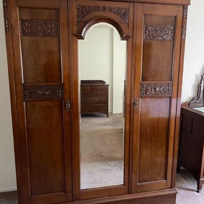 SKU B13 LARGE 1800'S WALNUT MIRRORED ARMOIRE WITH 2 SIDE DOORS.  (4 PCS)  60 W BY 81 H BY 20 D

$300


$300