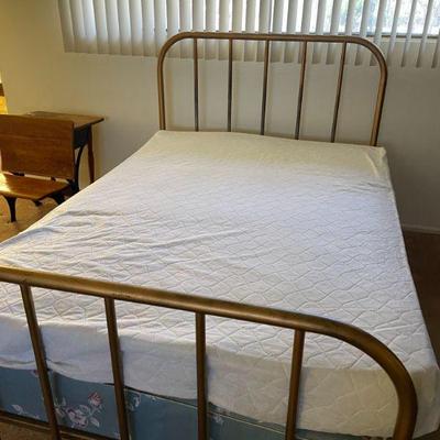 SKU B25  1900'S REGULAR METAL HEADBOARD AND MATTRESS.
$75

