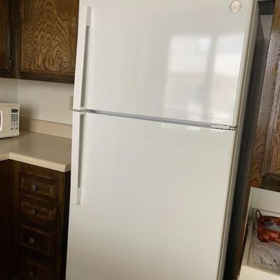 SKU B7  GE NEWER WHITE FRIDGE
28 W BY 67 H BY 30 D

$150