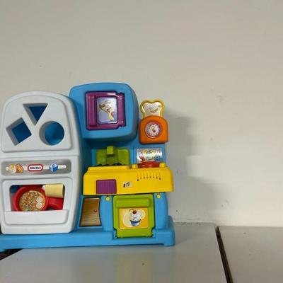 Play Kitchen
- This classic Play Kitchen is a great addition to any toddler’s (play) kitchen. With easy-to-use features and durable...