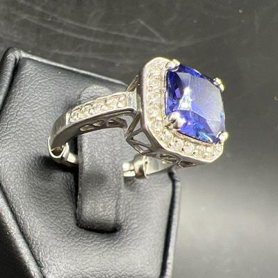 Sparkling Blue-Purple Sterling Silver Ring
