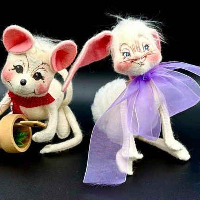 (2) Annalee Dolls
