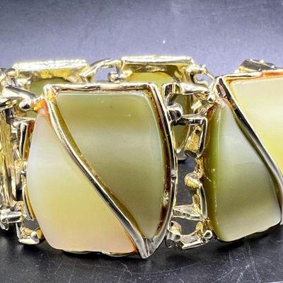Lovely Green Vintage Thermoset Lucite Bracelet
