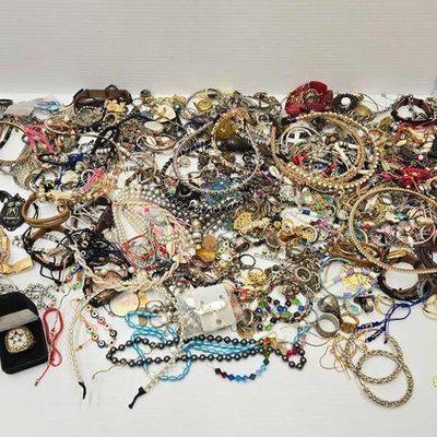 #1012 • Costume Jewelry
