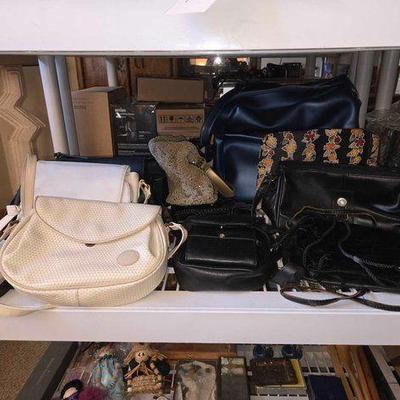#12040 • Women's Purses
