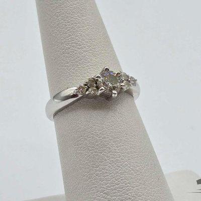 #726 • 14k White Gold and Diamond Ring, 3.50g
