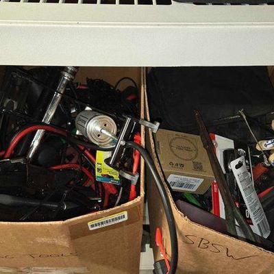 #7186 • Bat, Tools, Gardening Gloves & More
