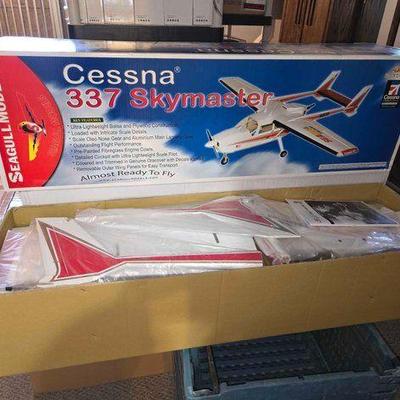 #12070 • Cessna 337 Skymaster Model Aircraft Kit
