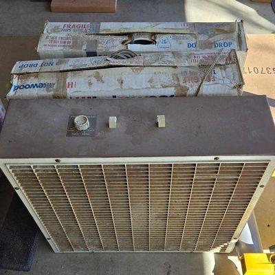 #18218 • Lakewood 20-Inch Model 200i 3-Speed Fan with Boxes
