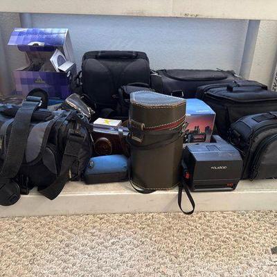 #10070 • Digital Cameras, Polaroid, Vinatge Cameras, Video Cameras
