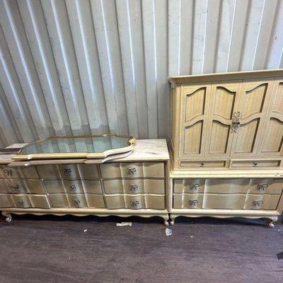#8514 • American of Martinsville Vanity Dresser & Armoire
