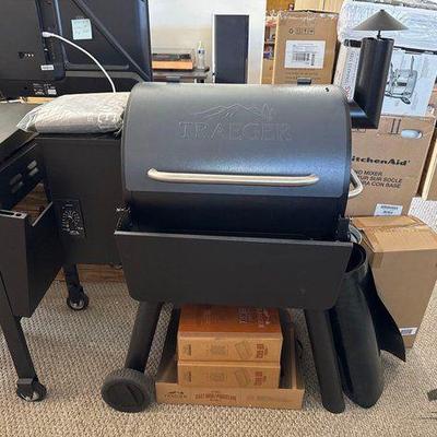 #10108 • Traeger Smoker, Premium Rib Racks, Cast Iron/Porcelain Grate Kit, Drip Tray Liners, and Cover
