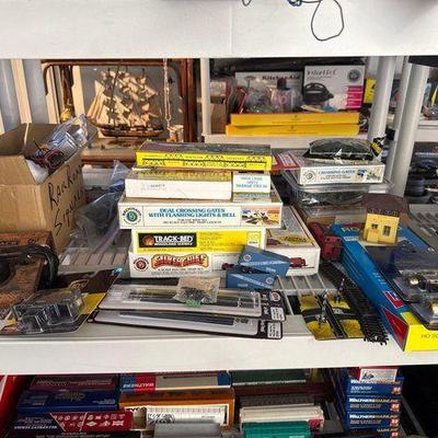 #10538 • HO Scale Tracks and Props
