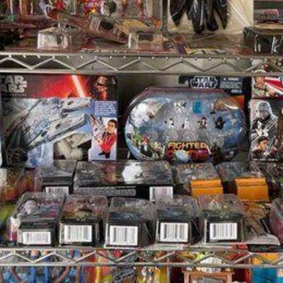 #4006 • (29) Star Wars Action Figures & Toys

