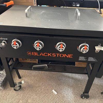 #10106 • Blackstone 36” Griddle with Cover and Griddle Mats

