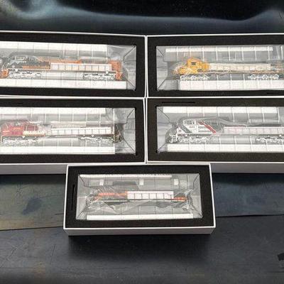 #10522 • 5 Athearn Genesis Locomotives with Sound
