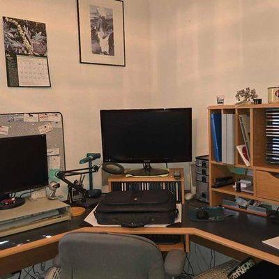 #14010 • Computer Desk, Monitors, Computer Towers & More
